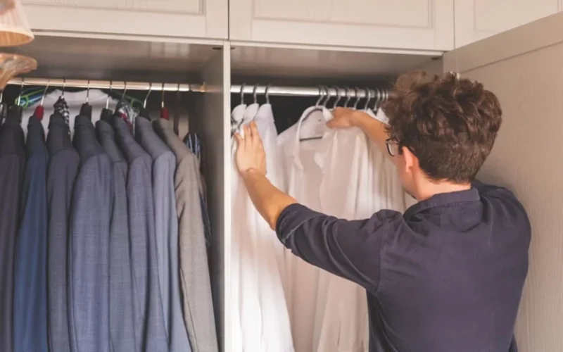 Storage-for-weighty-Garment